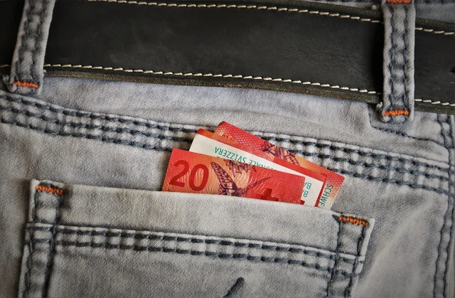 jeans, pants, pocket, denim, prices, bills, chf, cash, banknotes, banking, clothes, pocket money, textiles, pattern, francs, bank note, belt, rich, note bank, cash register, chf, chf, chf, chf, chf. Avstämning av bank och kassa: rutiner som håller