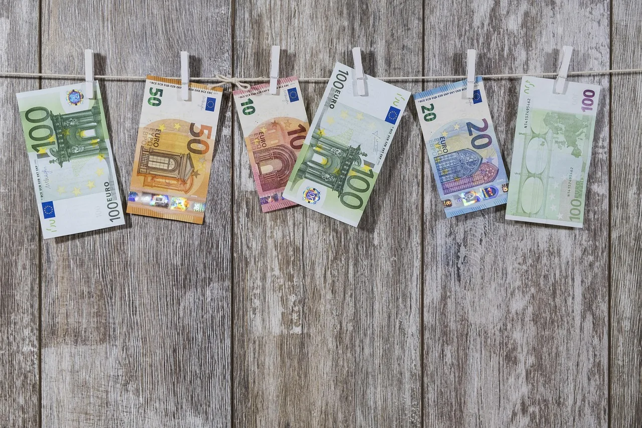 euro, sedlar, pengar, gåva, klädstreck, klädnypor, valuta, kontanter, finansiera, paper money, euro, sedlar, sedlar, sedlar, pengar, pengar, pengar, pengar, pengar